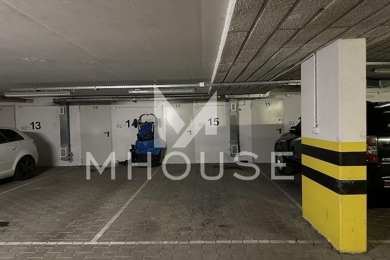 Miejsce w garażu i komórka