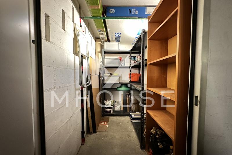 Miejsce w garażu i komórka